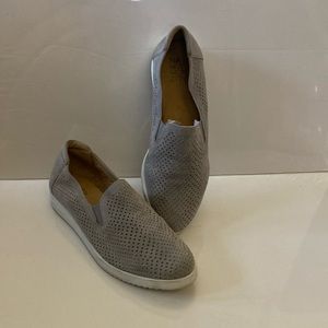 Naturalizer, ladies size 7. Grey Leather loafer.